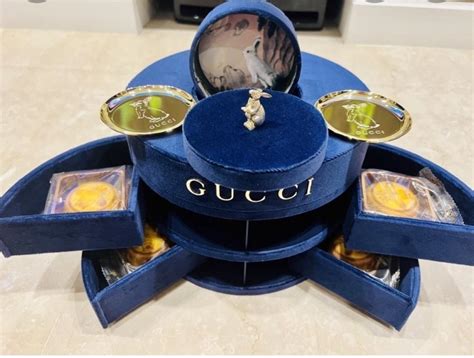 mooncake gucci